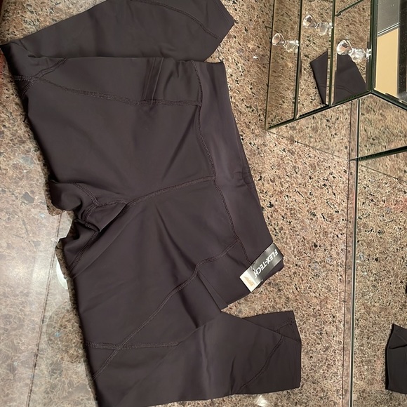 Avia Pants & Jumpsuits Nwt Avia Stretchy Capri Workout Pants With